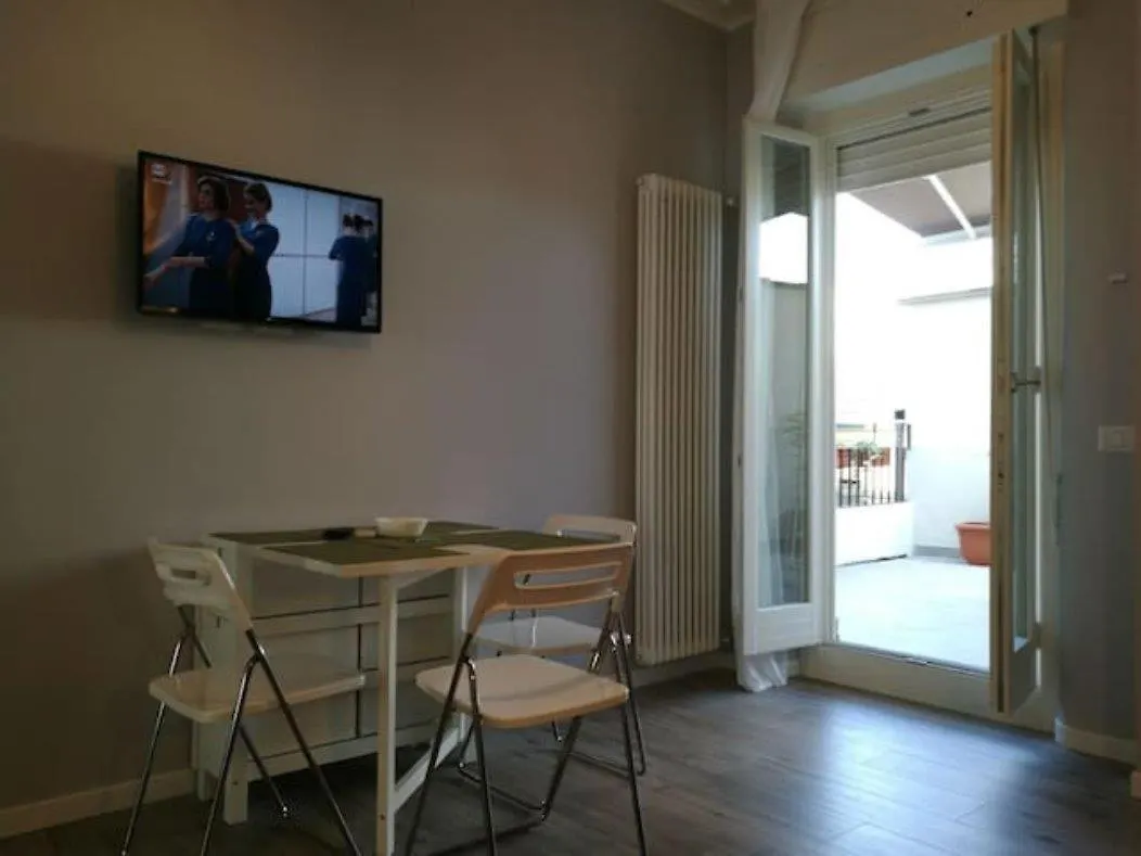 Appartamento Con Grande Terrazzo In Via Lomellina - Lome 527 Milán Apartamento
